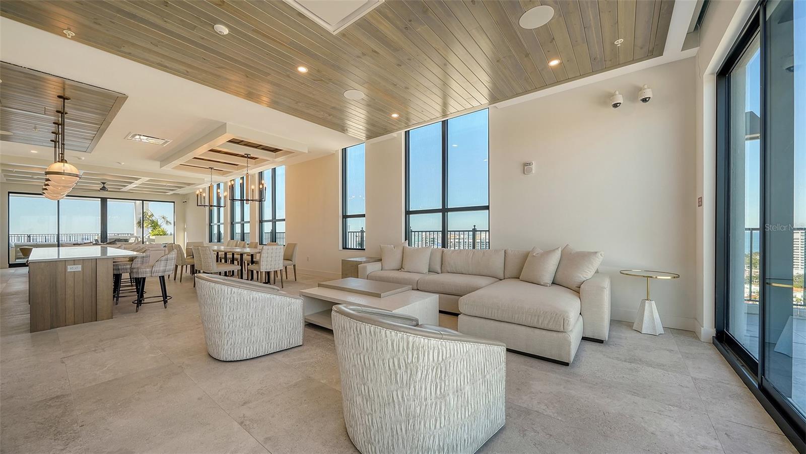 Listing photo id 32 for 33 Palm Avenue 902