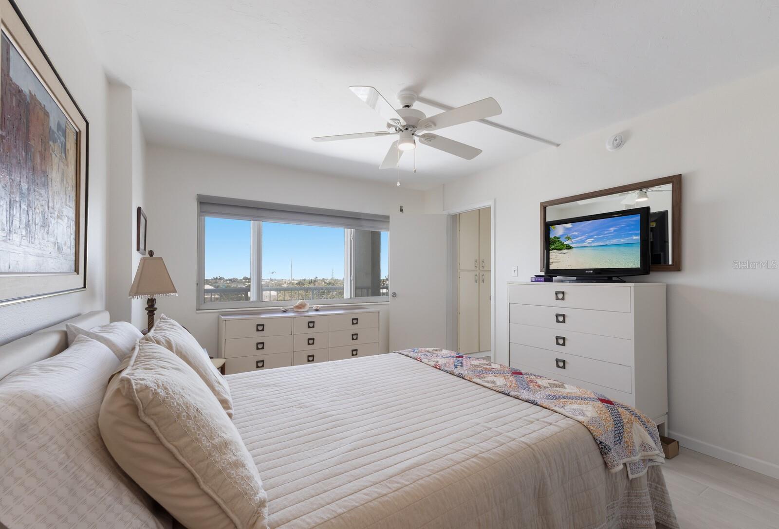 Image 7 of 64 For 5200 Gulf Drive 408