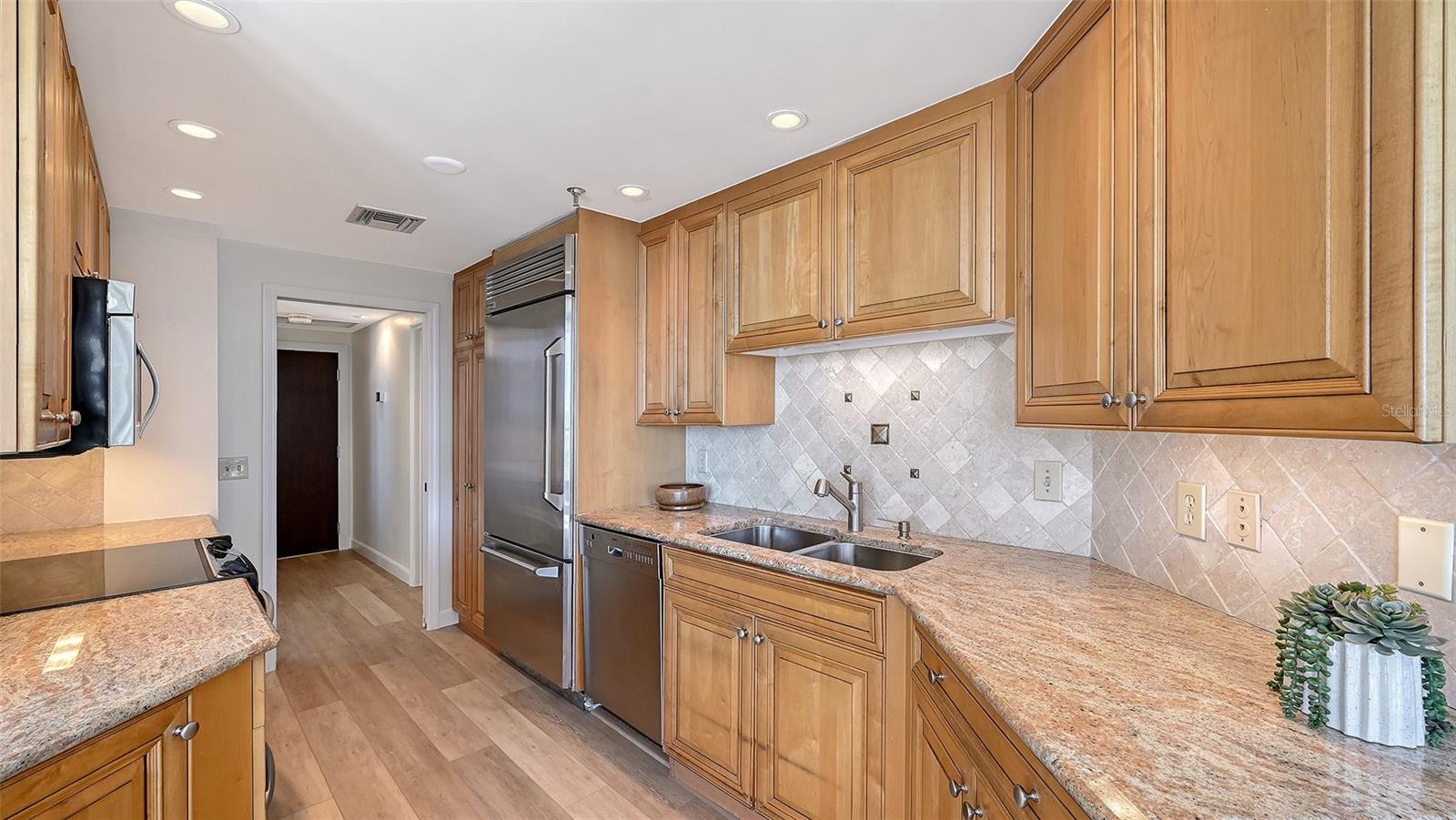 Image 13 of 42 For 1211 Gulf Of Mexico Drive 206