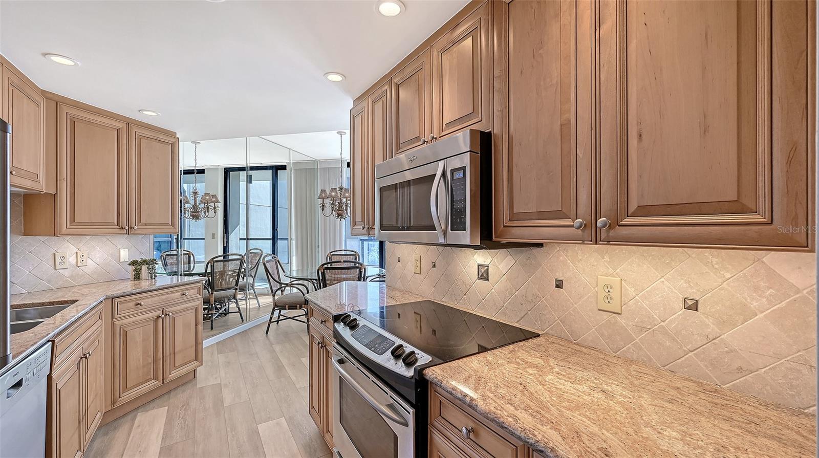 Image 14 of 42 For 1211 Gulf Of Mexico Drive 206