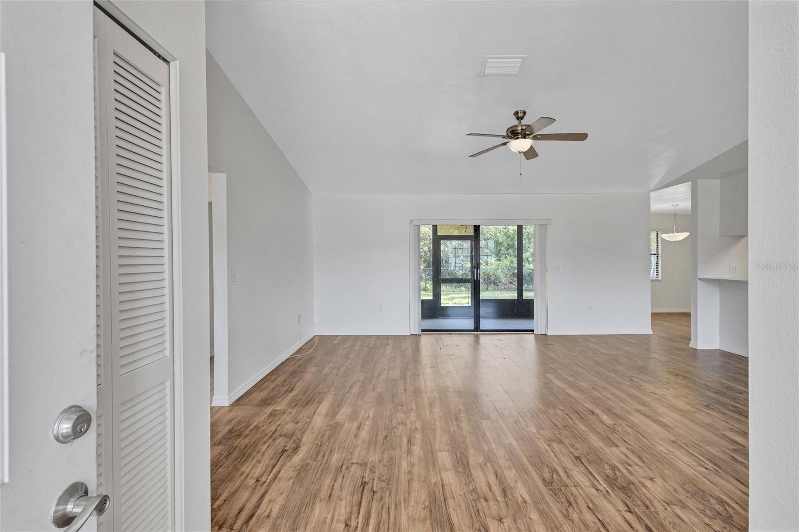 Image 17 of 56 For 5646 29th Street Circle E