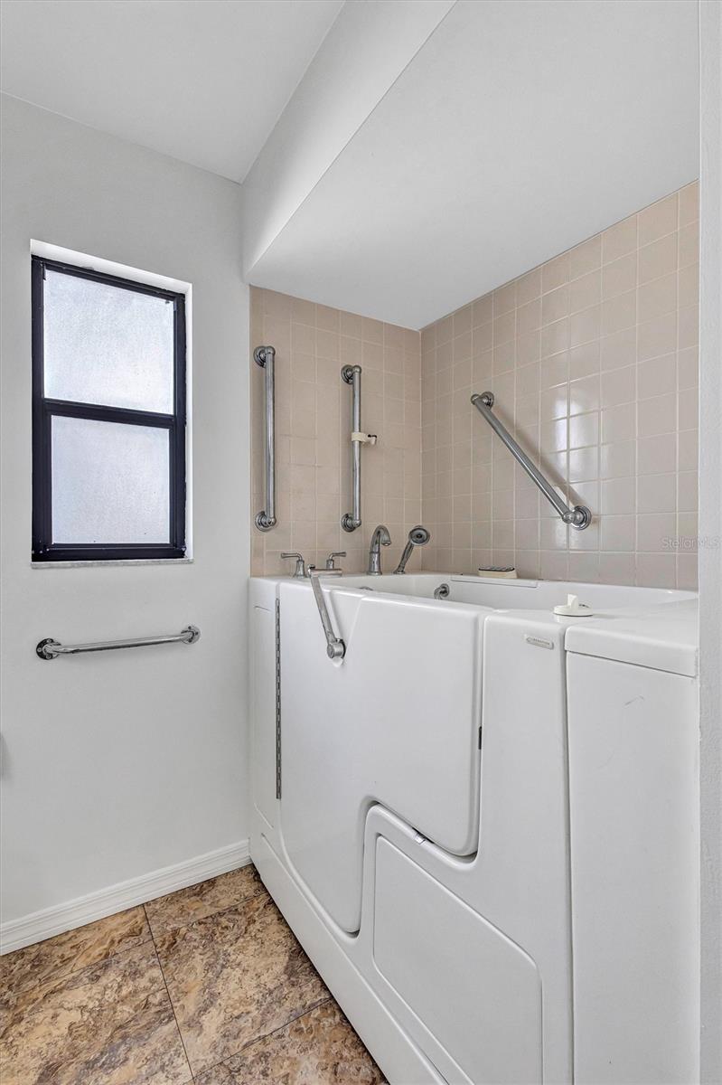 Image 40 of 56 For 5646 29th Street Circle E