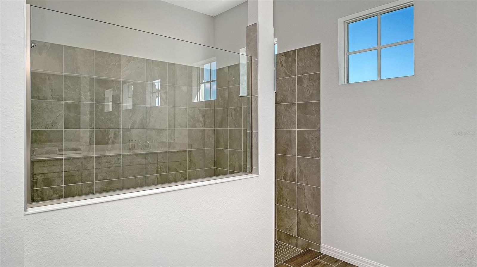 Image 23 of 91 For 17160 Albatross Road