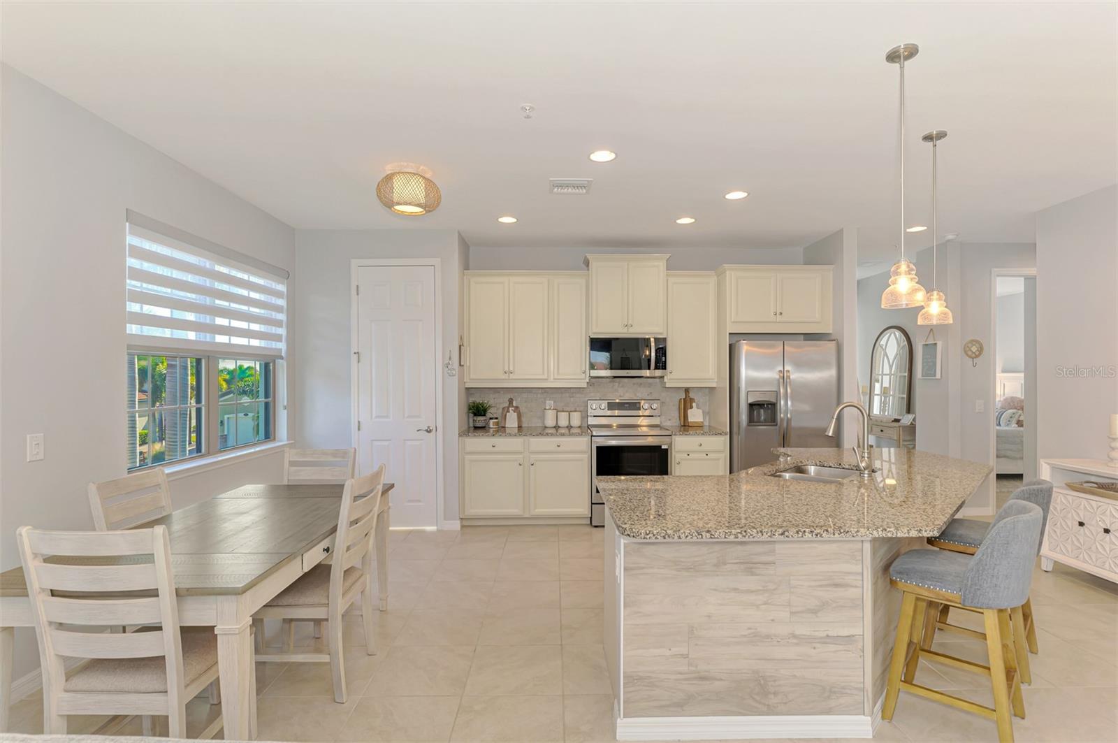 Image 14 of 91 For 113 Porta Vecchio Bend 202