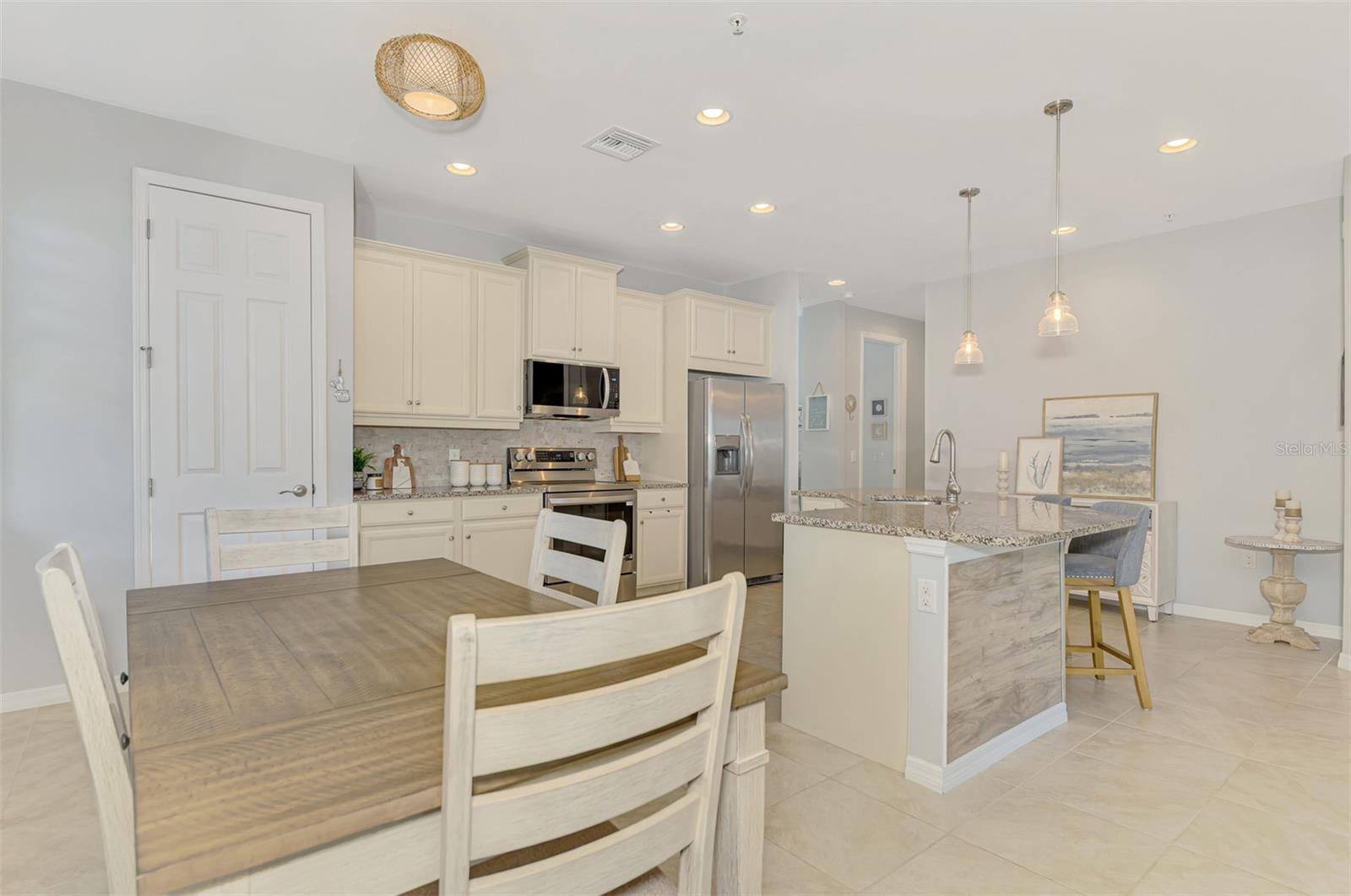 Image 15 of 91 For 113 Porta Vecchio Bend 202