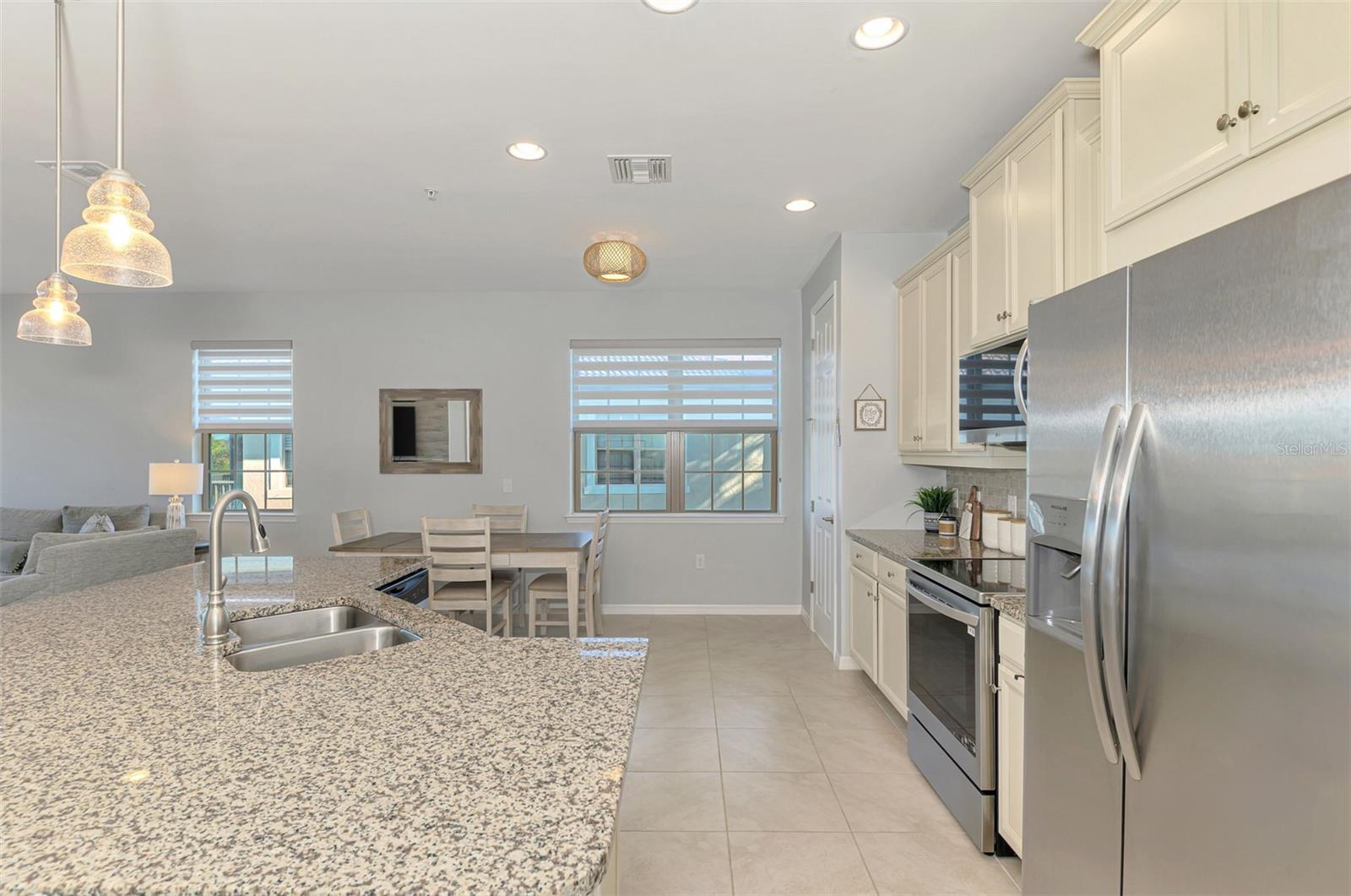 Image 17 of 91 For 113 Porta Vecchio Bend 202