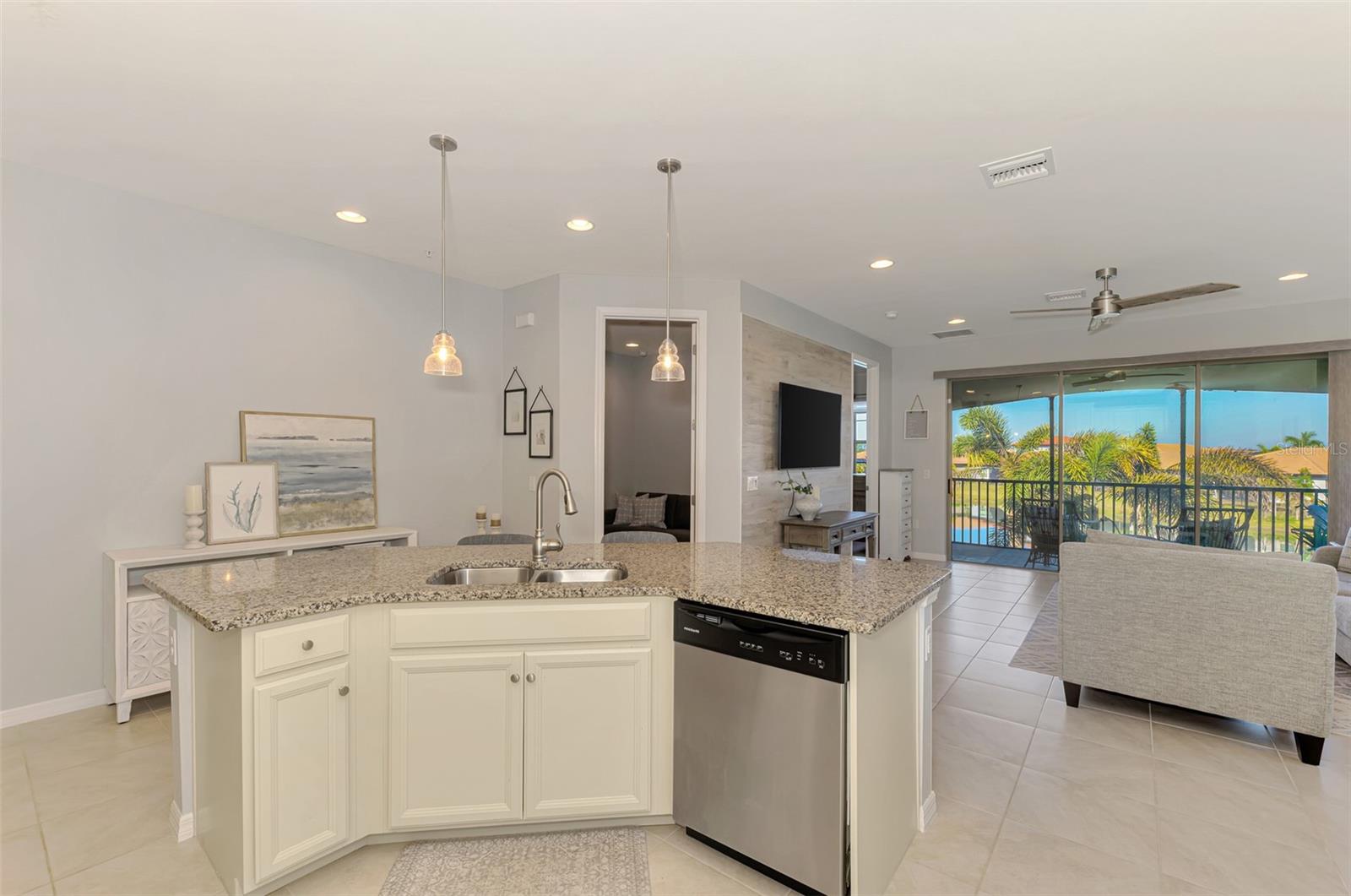 Image 19 of 91 For 113 Porta Vecchio Bend 202