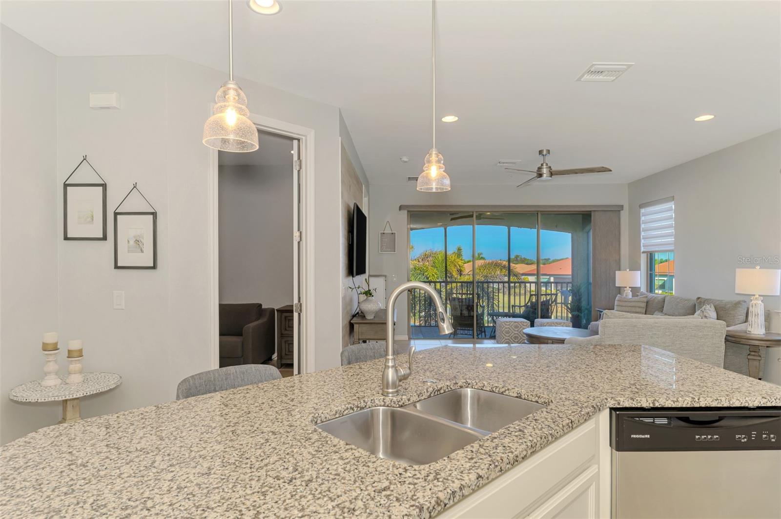 Image 20 of 91 For 113 Porta Vecchio Bend 202