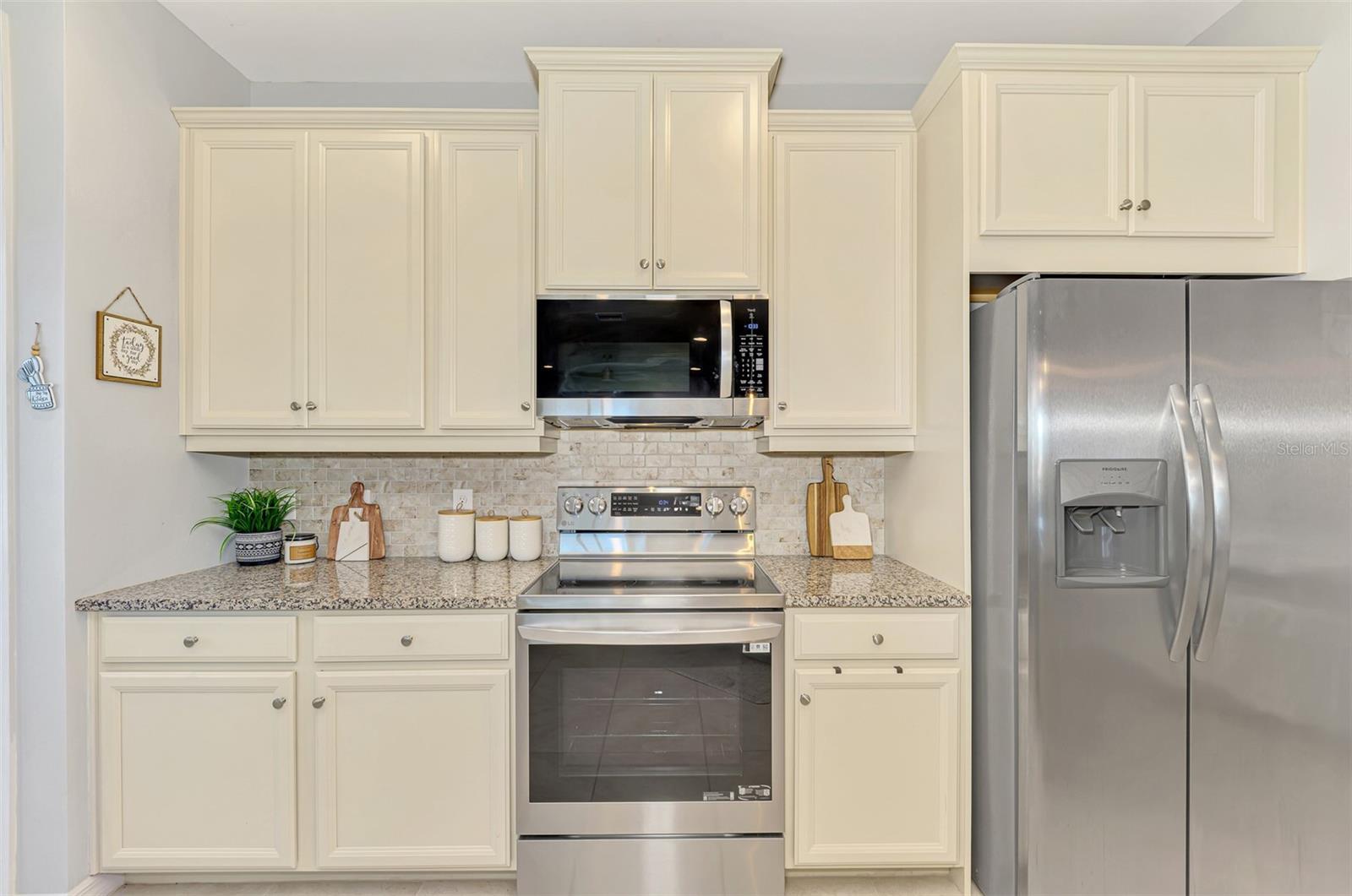 Image 21 of 91 For 113 Porta Vecchio Bend 202