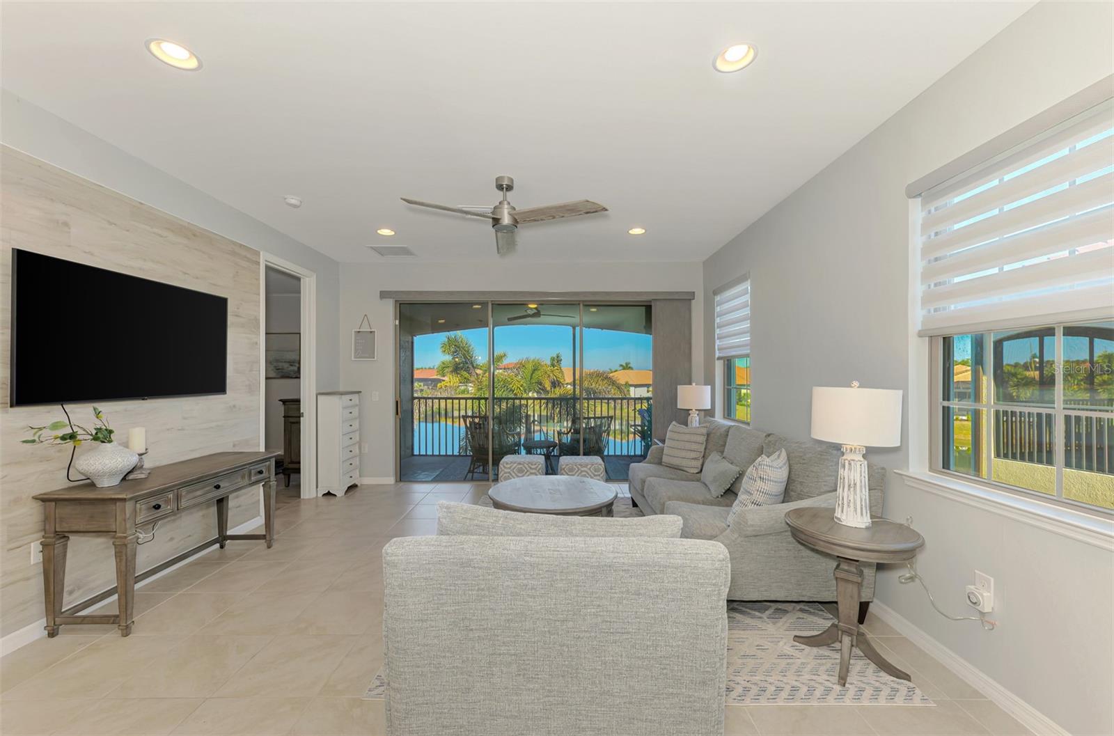 Image 23 of 91 For 113 Porta Vecchio Bend 202