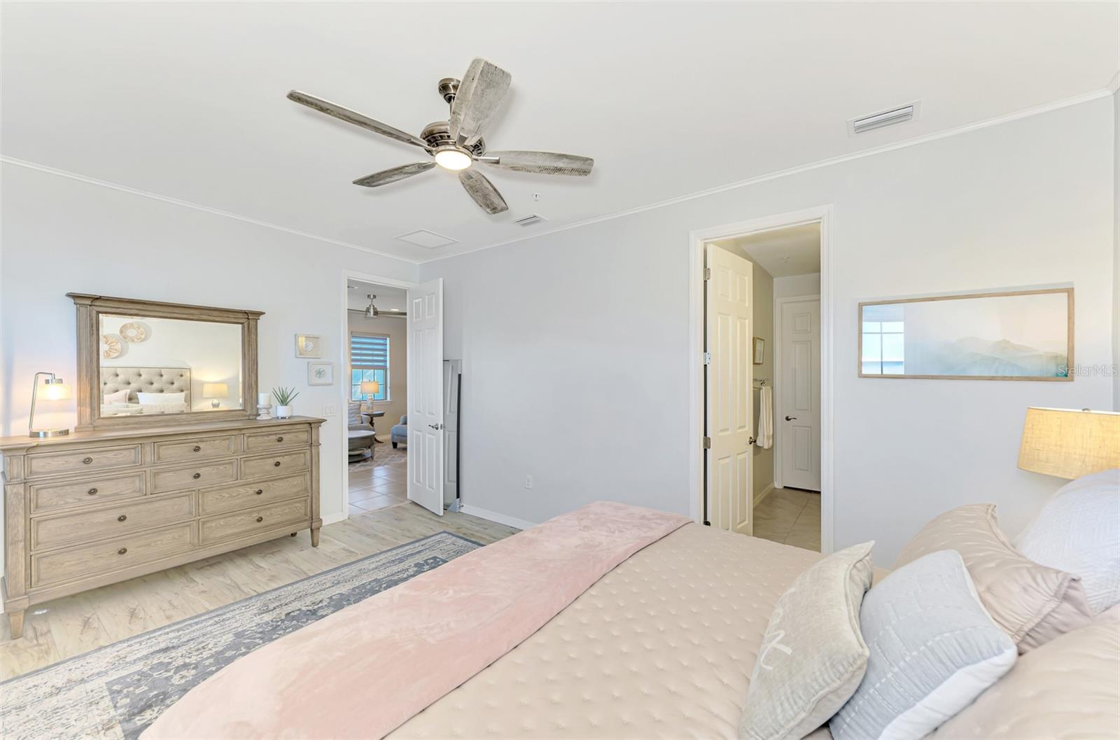 Image 31 of 91 For 113 Porta Vecchio Bend 202