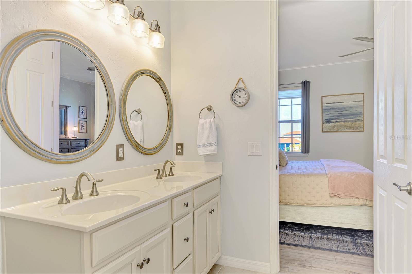 Image 34 of 91 For 113 Porta Vecchio Bend 202