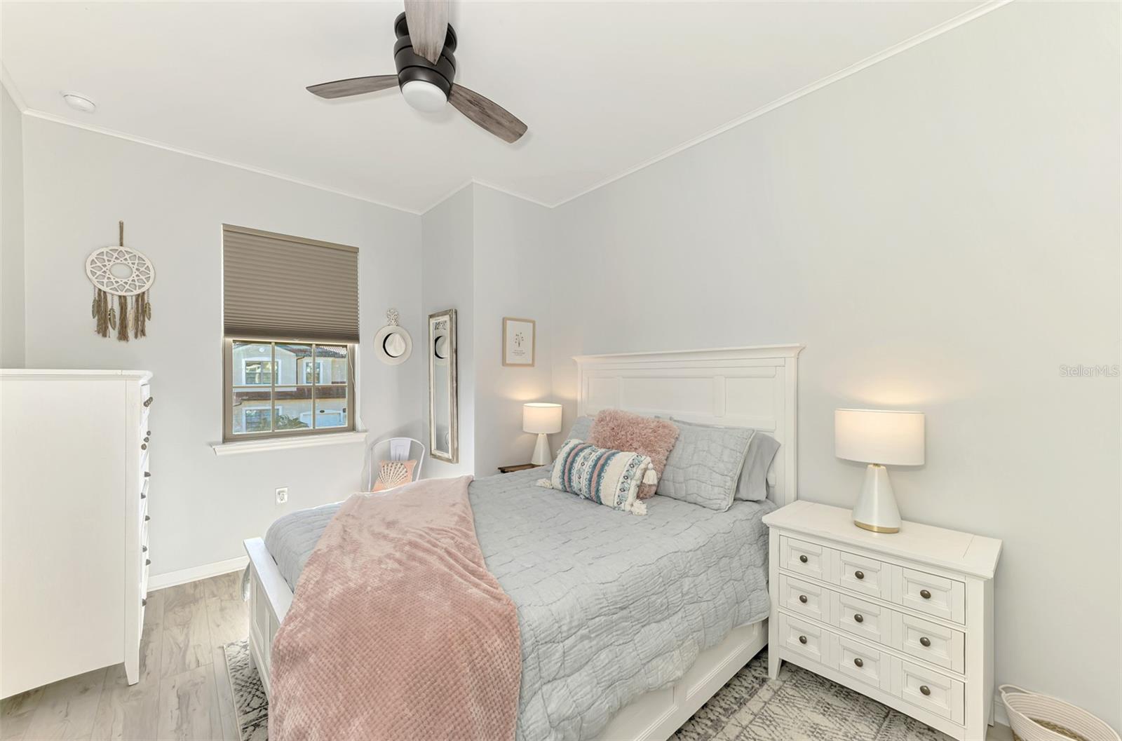 Image 35 of 91 For 113 Porta Vecchio Bend 202