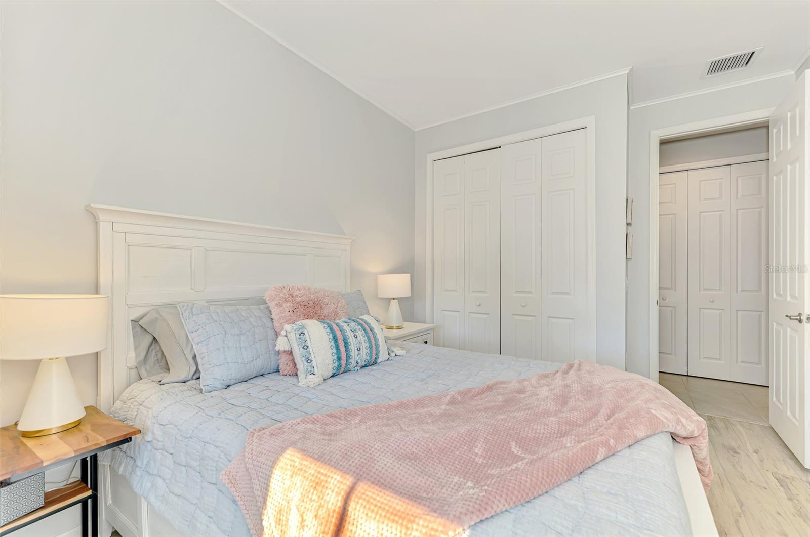 Image 36 of 91 For 113 Porta Vecchio Bend 202