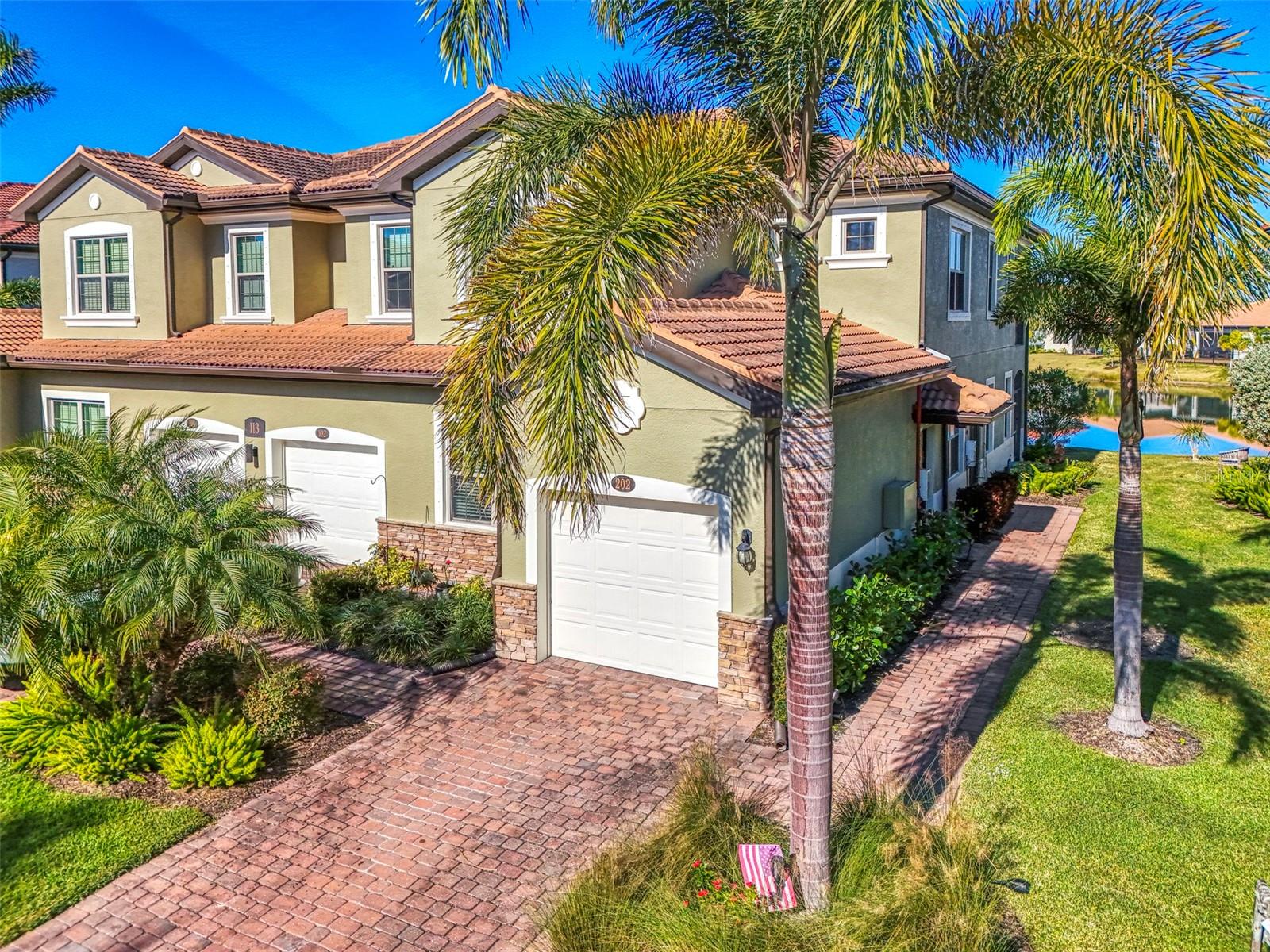 Image 7 of 91 For 113 Porta Vecchio Bend 202