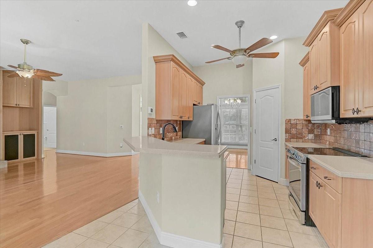 Image 14 of 50 For 14519 17th Avenue E