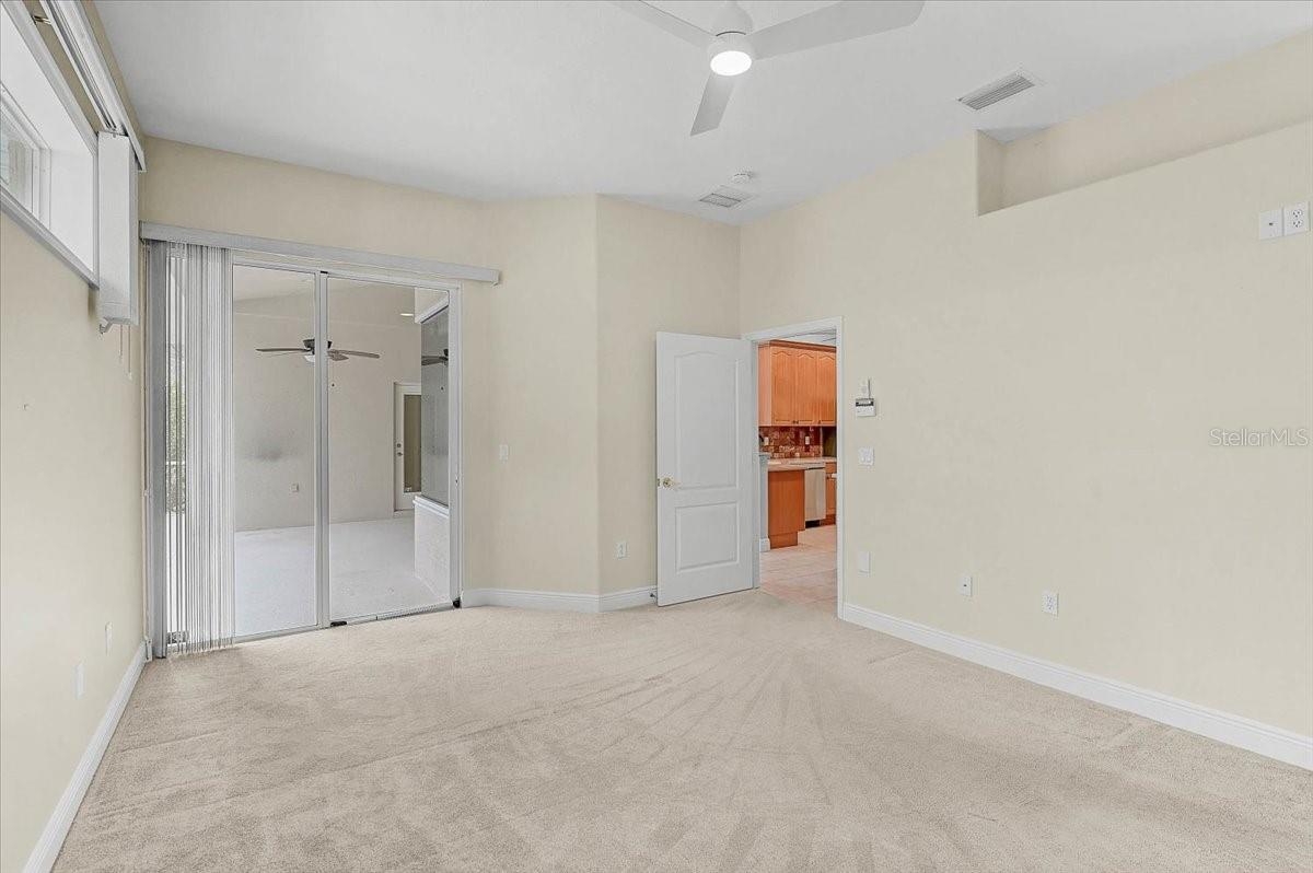 Image 21 of 50 For 14519 17th Avenue E