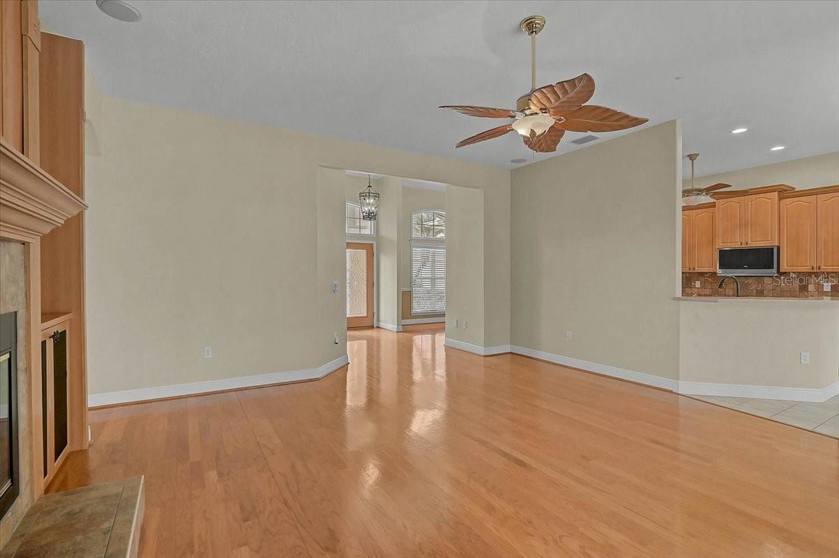 Image 8 of 50 For 14519 17th Avenue E