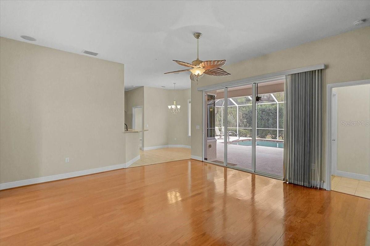 Image 9 of 50 For 14519 17th Avenue E