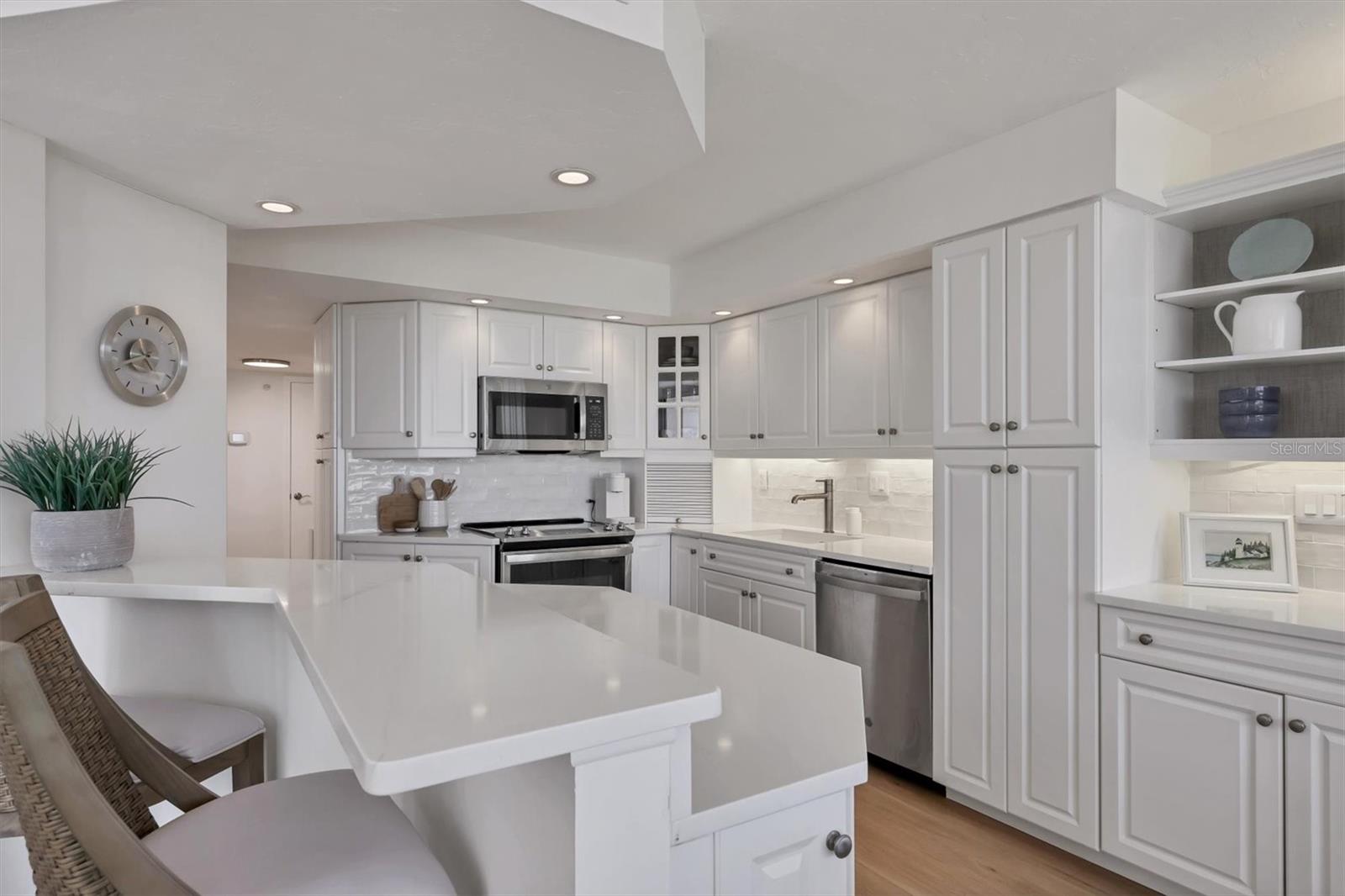 Image 11 of 47 For 5300 Ocean Boulevard 202