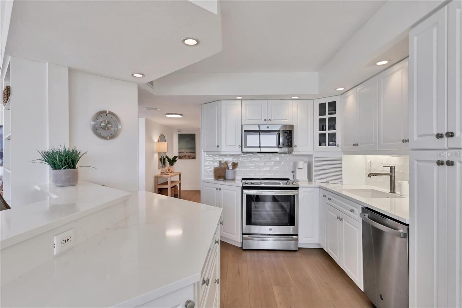 Image 12 of 47 For 5300 Ocean Boulevard 202