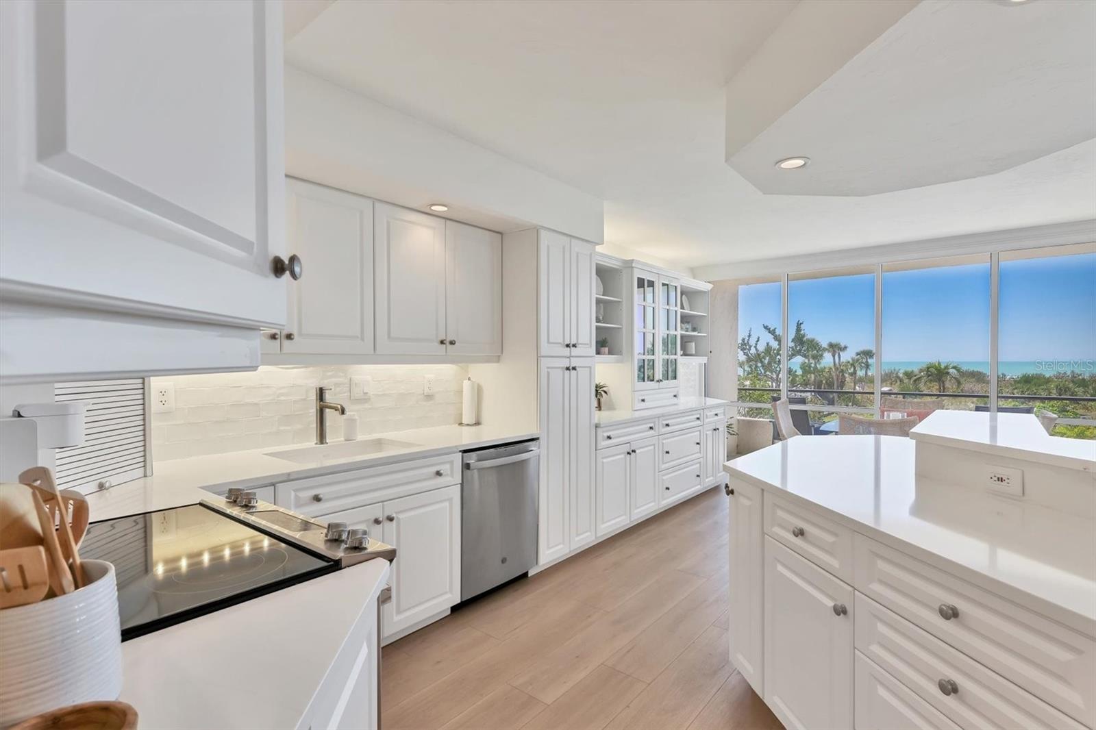 Image 13 of 47 For 5300 Ocean Boulevard 202