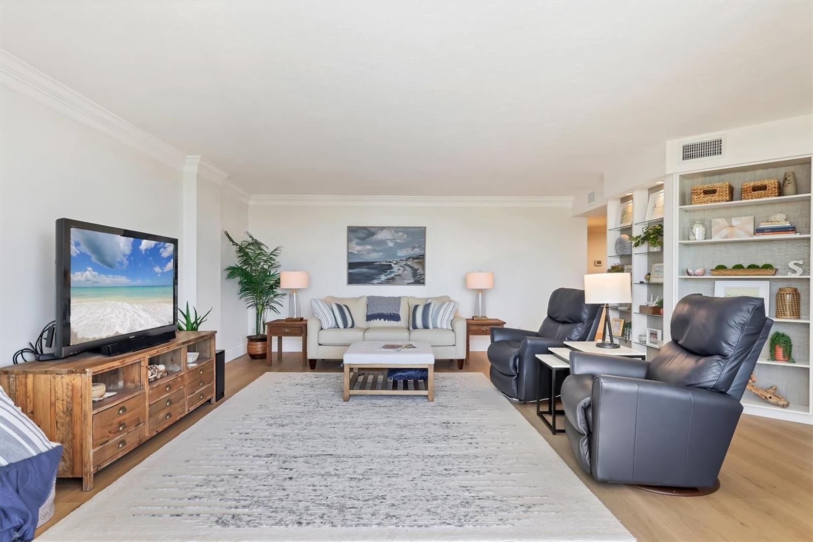 Image 8 of 47 For 5300 Ocean Boulevard 202