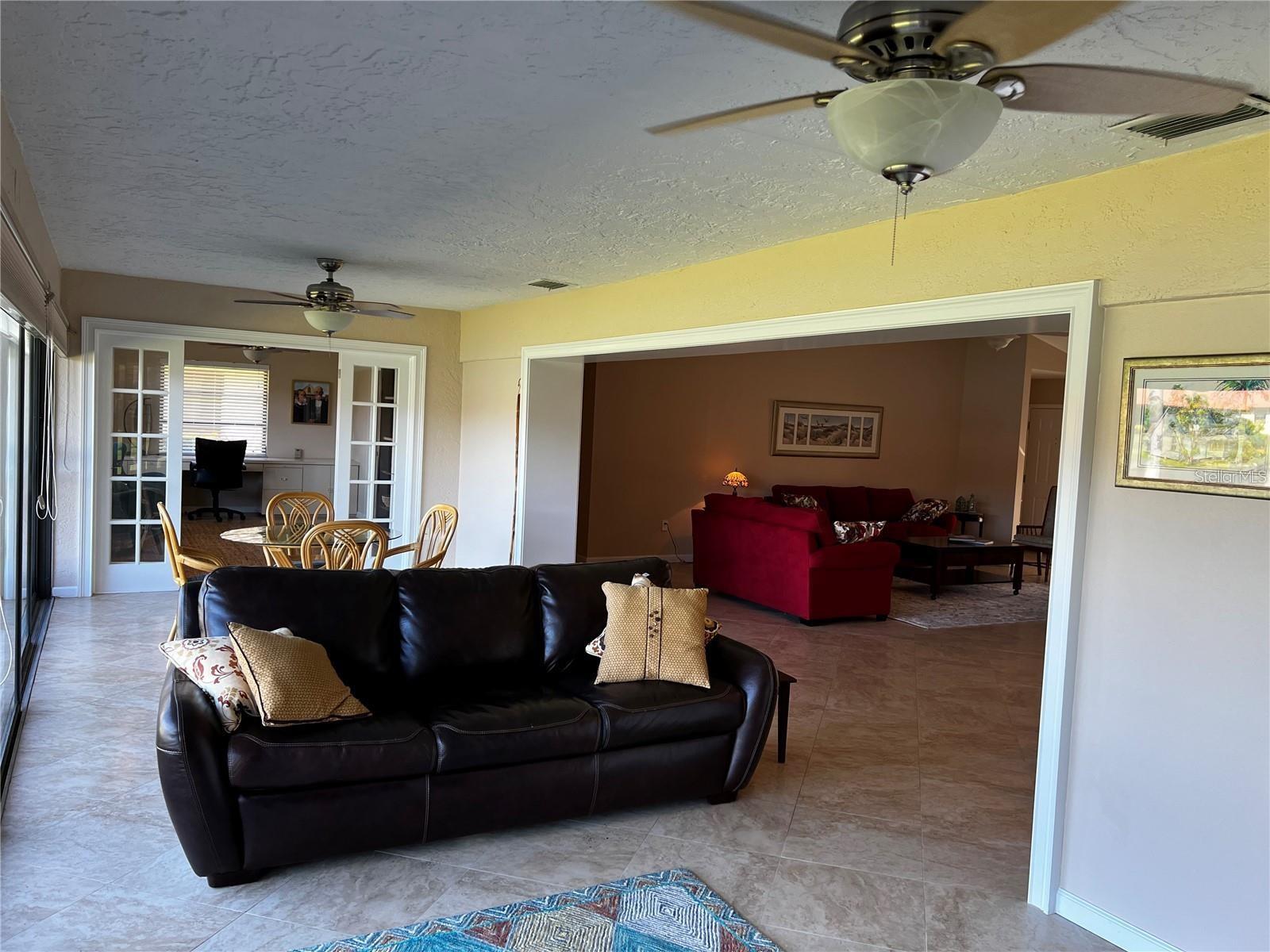 Image 13 of 31 For 5581 Golf Pointe Drive