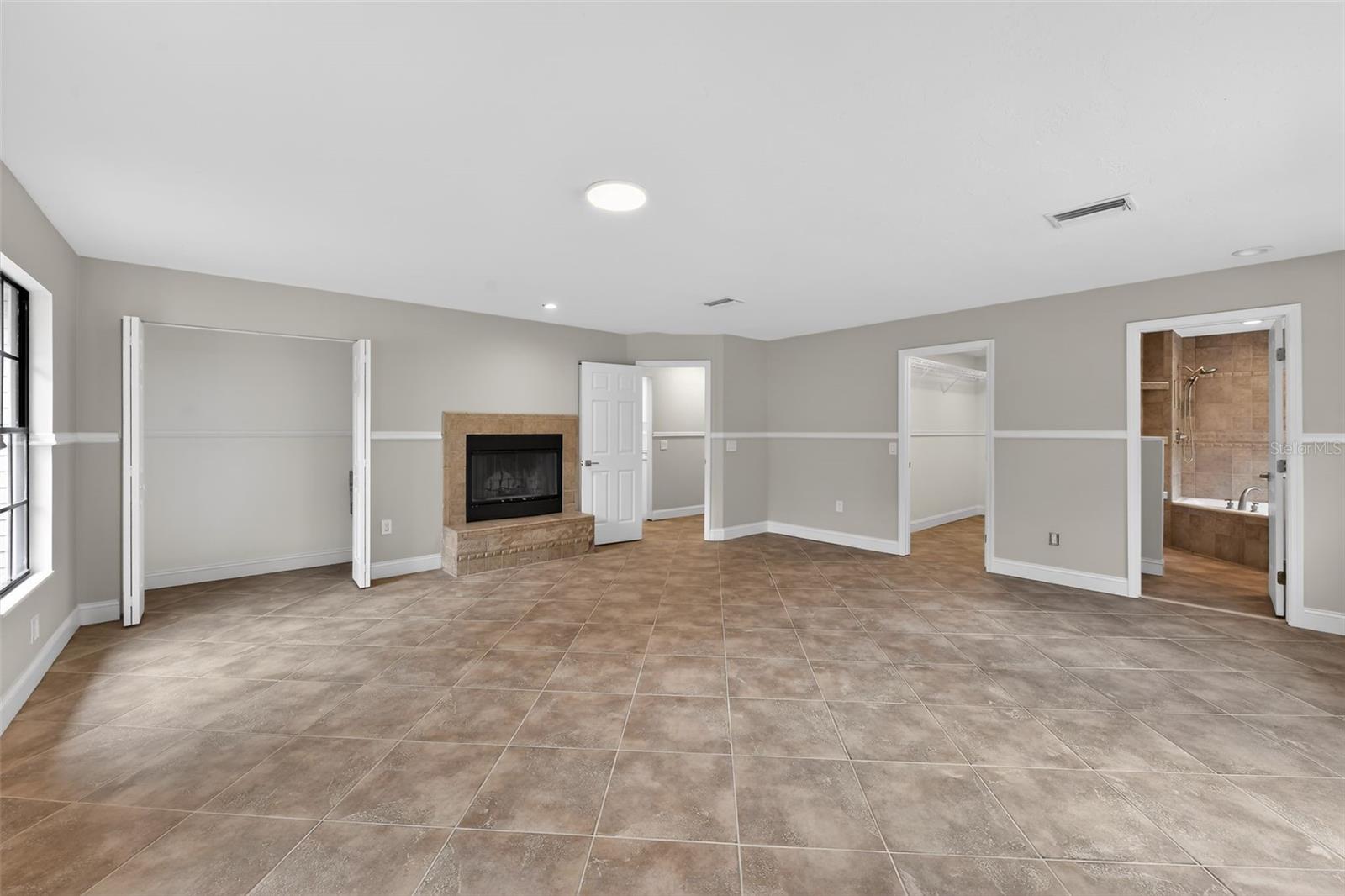 Image 20 of 45 For 4570 Hidden River Road