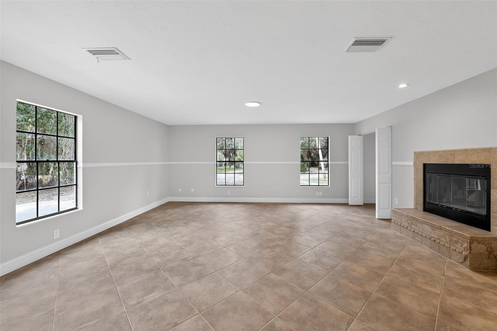 Image 24 of 45 For 4570 Hidden River Road