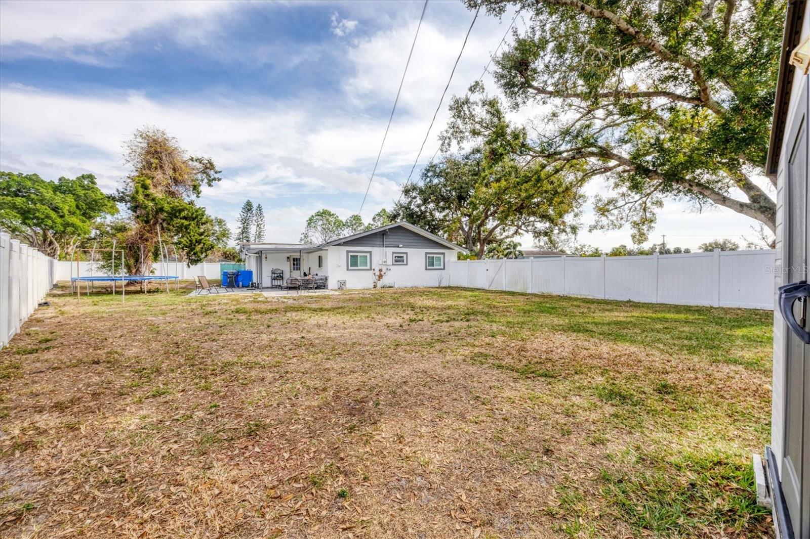 Image 12 of 36 For 322 Linden Drive