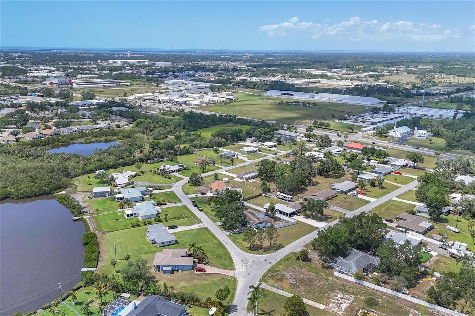 Image 14 of 36 For 322 Linden Drive