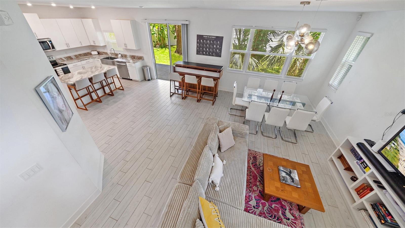 Image 15 of 55 For 2587 Temple Street