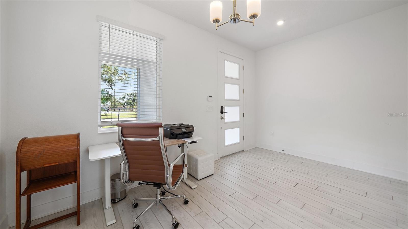 Image 16 of 55 For 2587 Temple Street