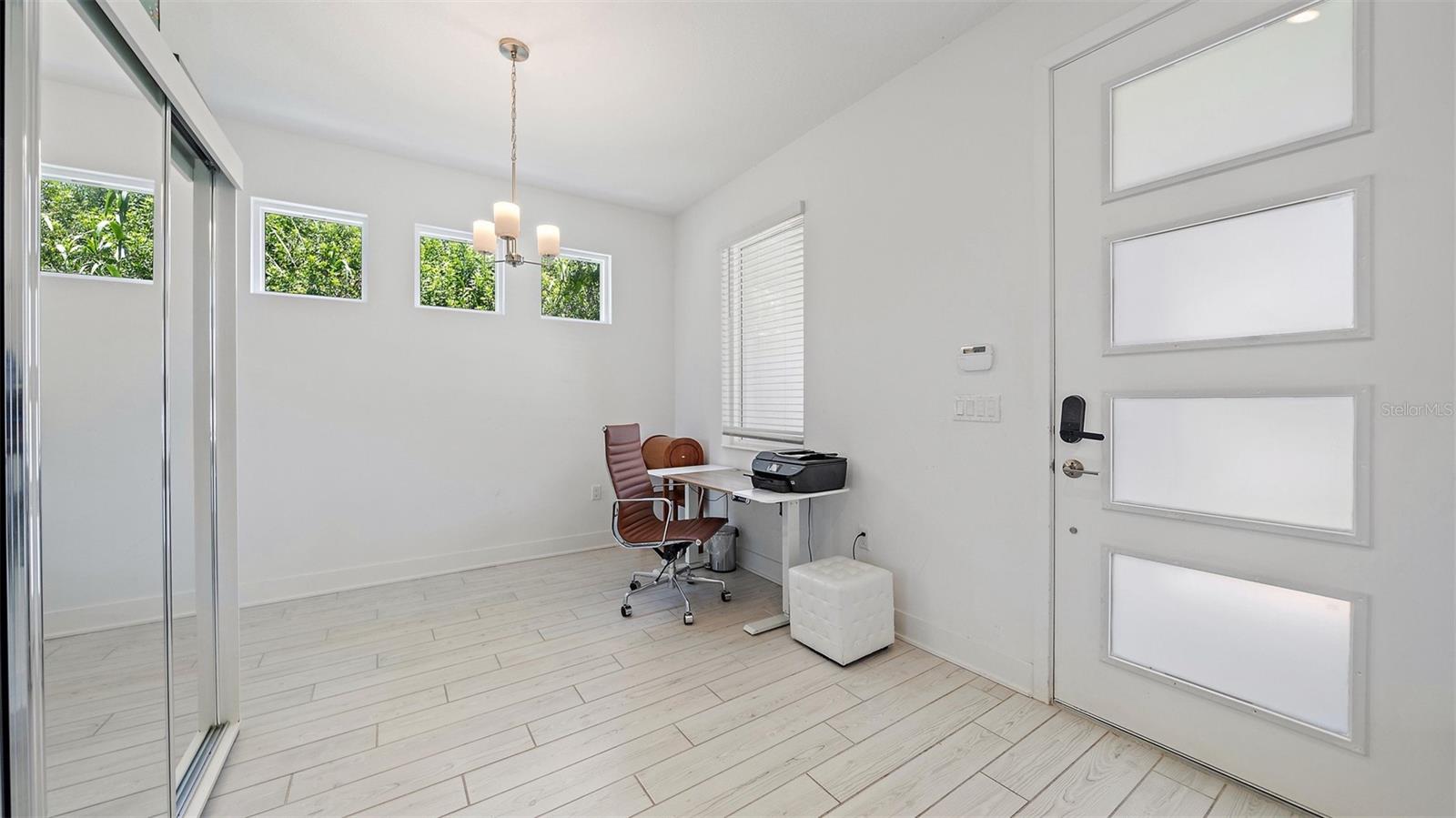 Image 18 of 55 For 2587 Temple Street