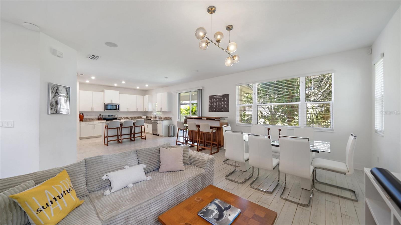 Image 2 of 55 For 2587 Temple Street