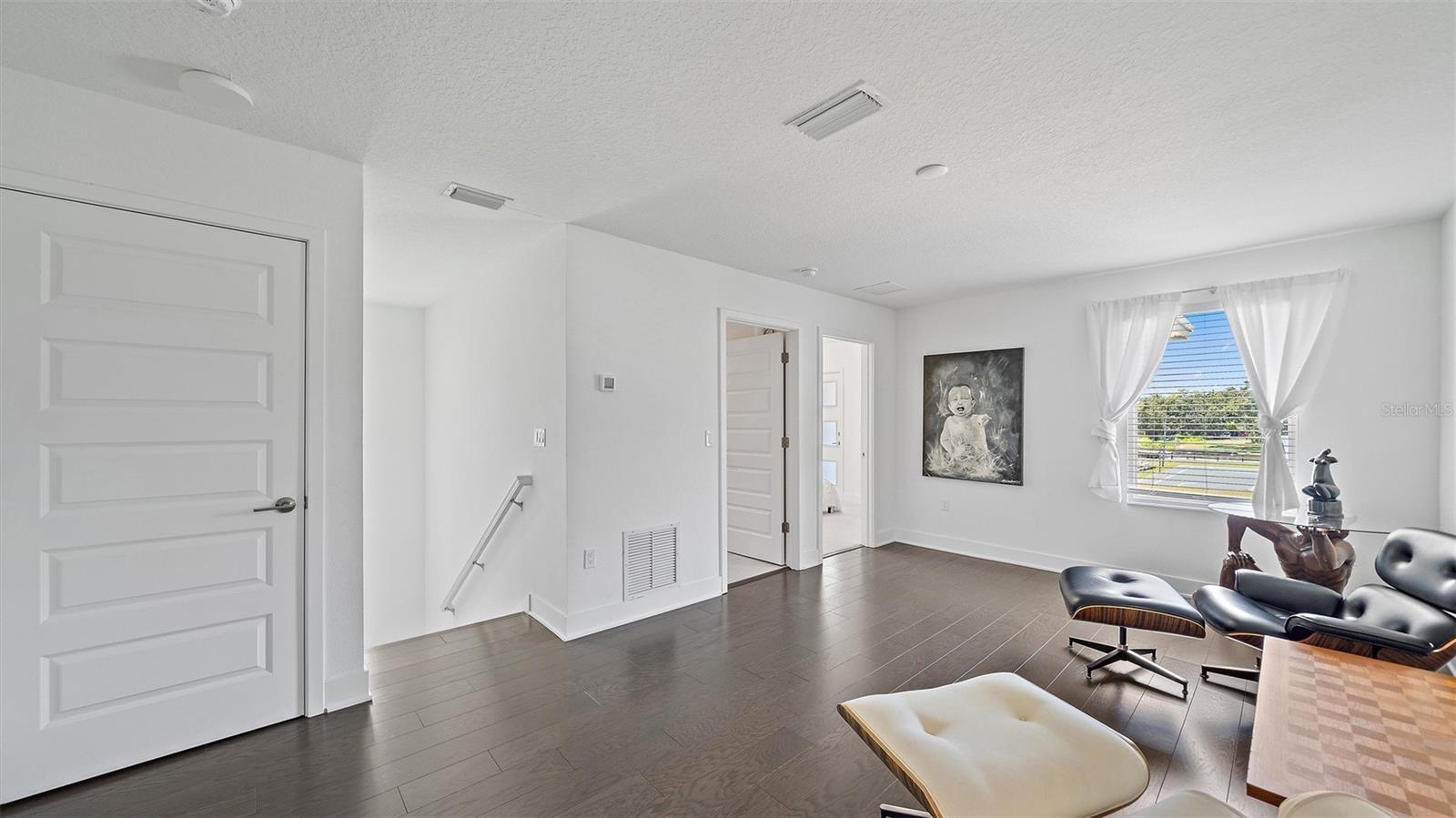 Image 21 of 55 For 2587 Temple Street