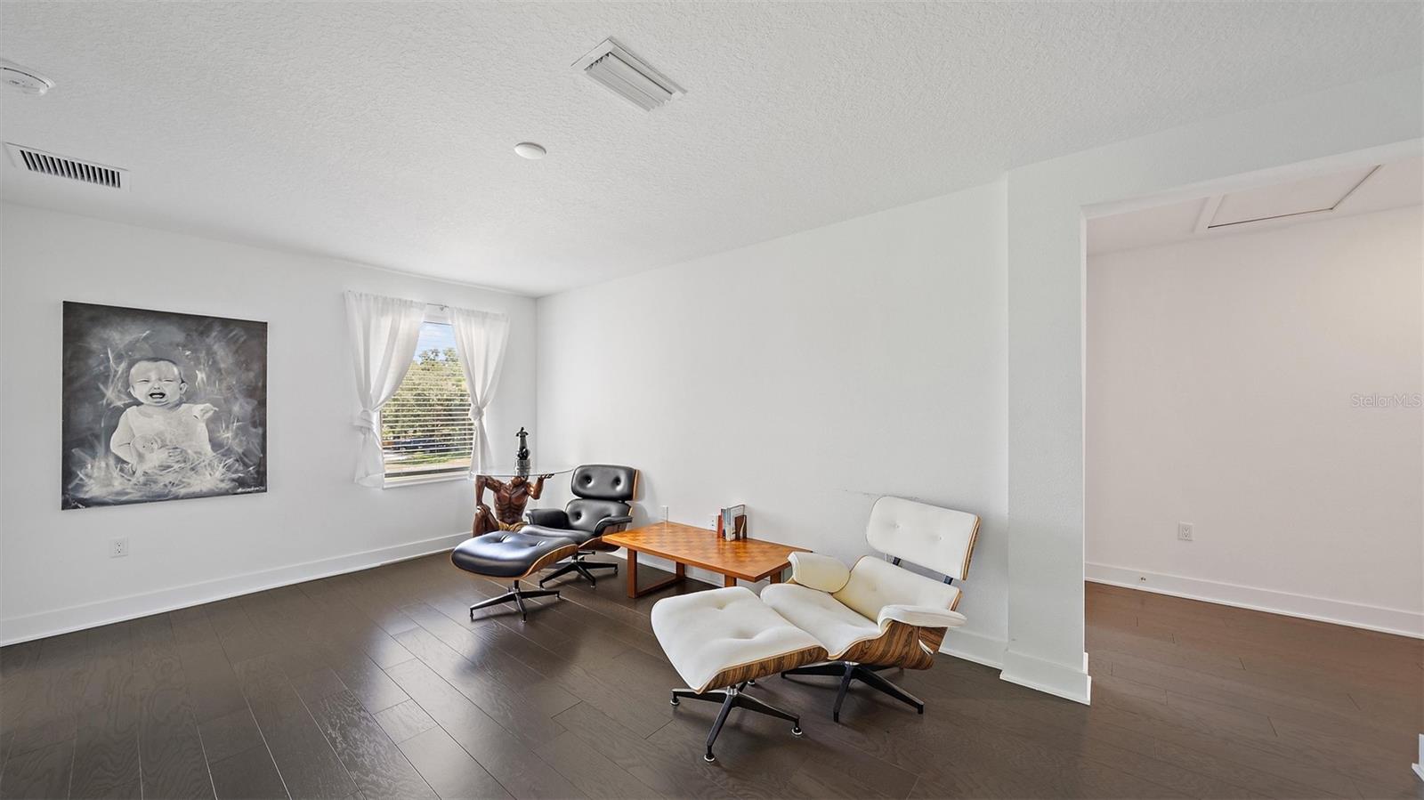 Image 22 of 55 For 2587 Temple Street