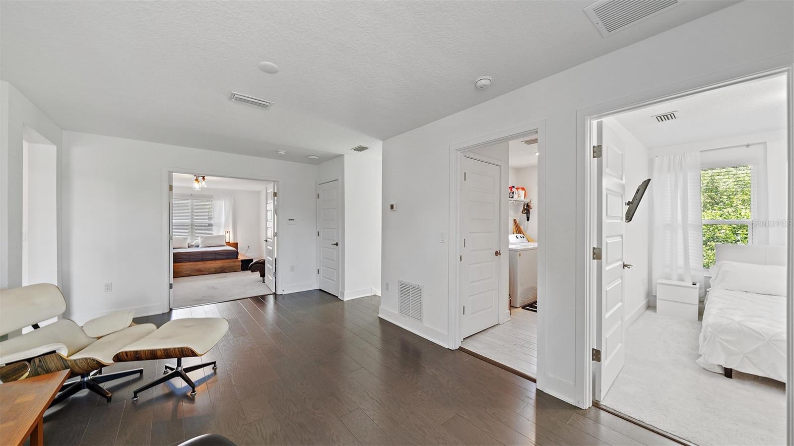 Image 23 of 55 For 2587 Temple Street