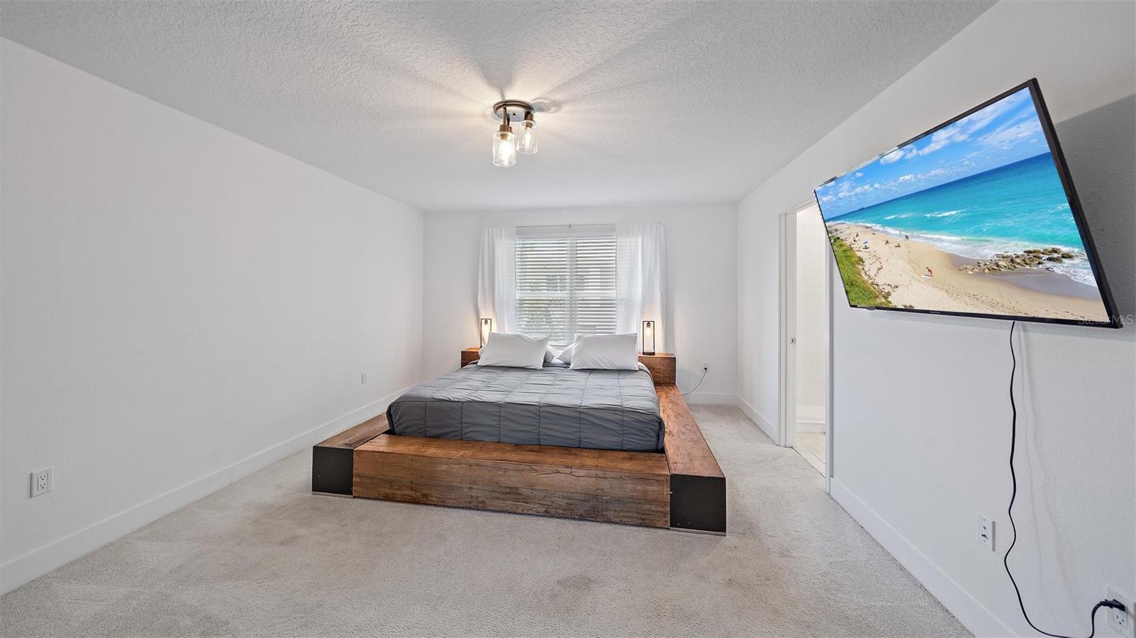 Image 25 of 55 For 2587 Temple Street