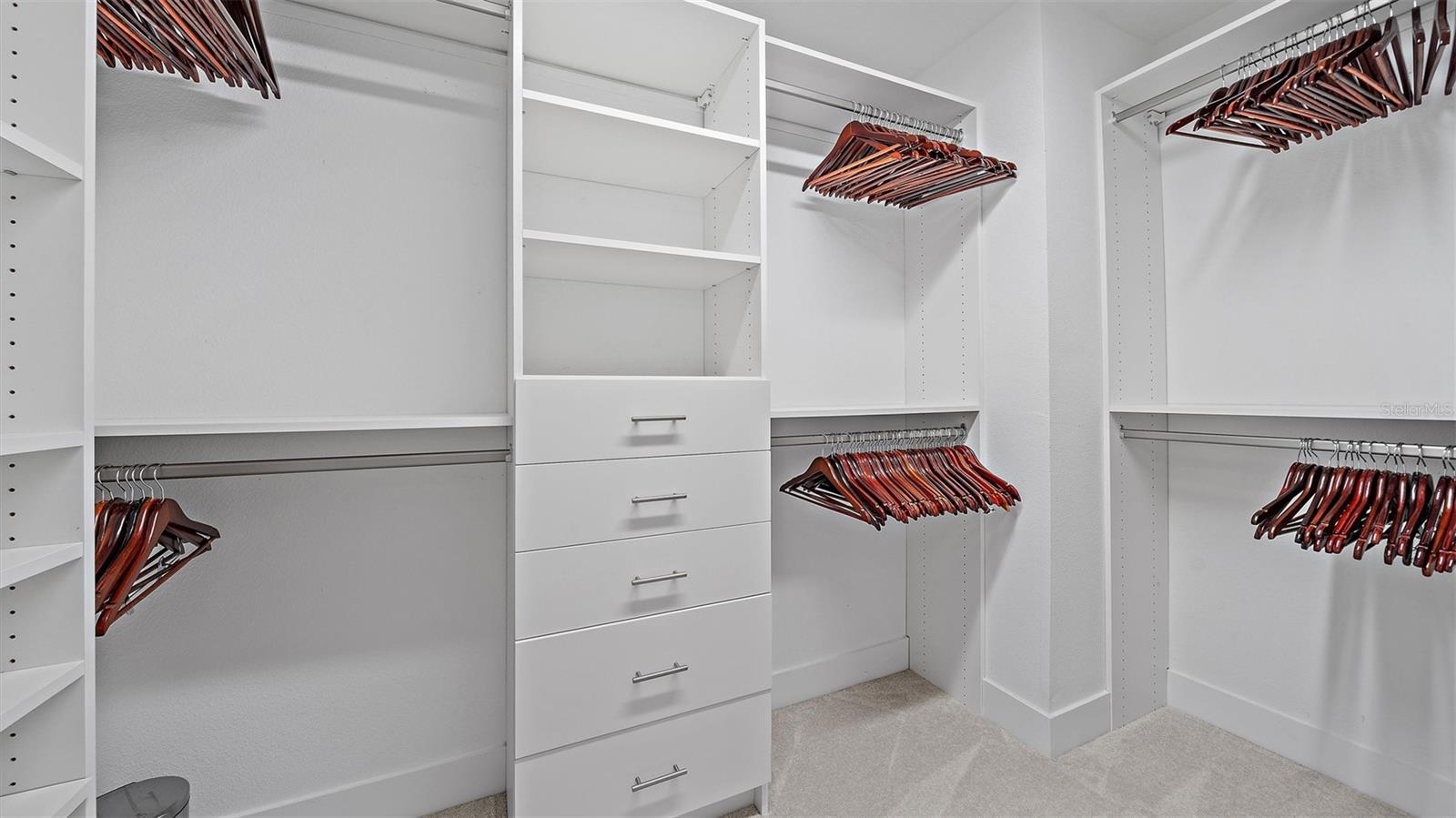 Image 28 of 55 For 2587 Temple Street