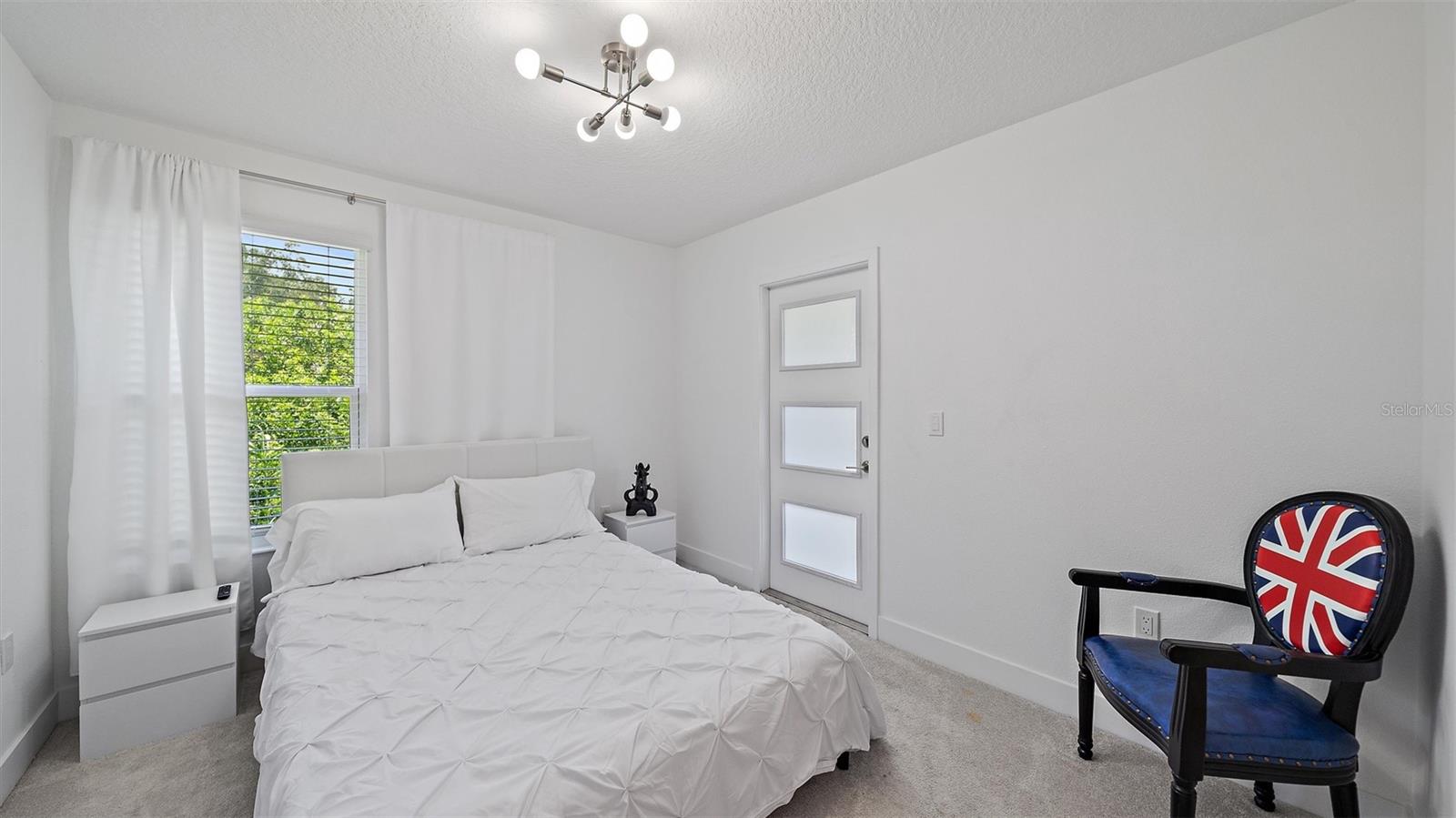 Image 33 of 55 For 2587 Temple Street