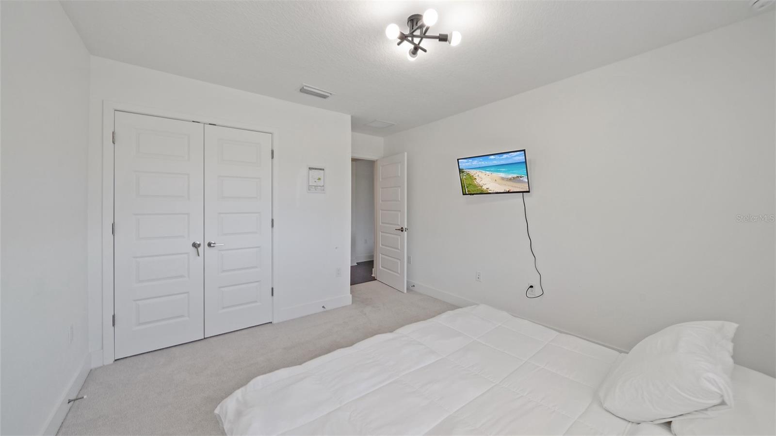 Image 37 of 55 For 2587 Temple Street