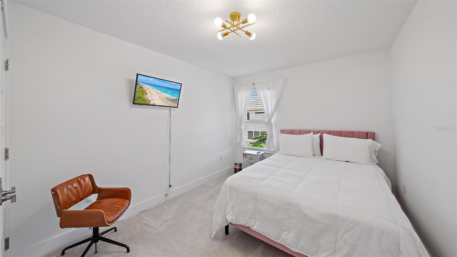 Image 41 of 55 For 2587 Temple Street