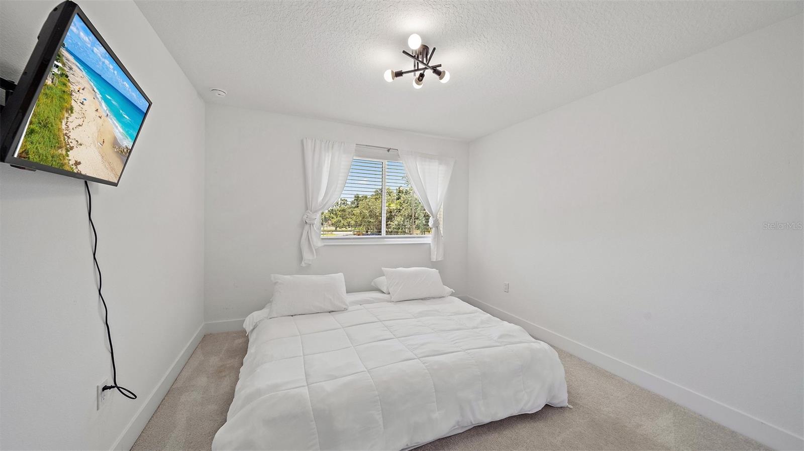 Image 44 of 55 For 2587 Temple Street