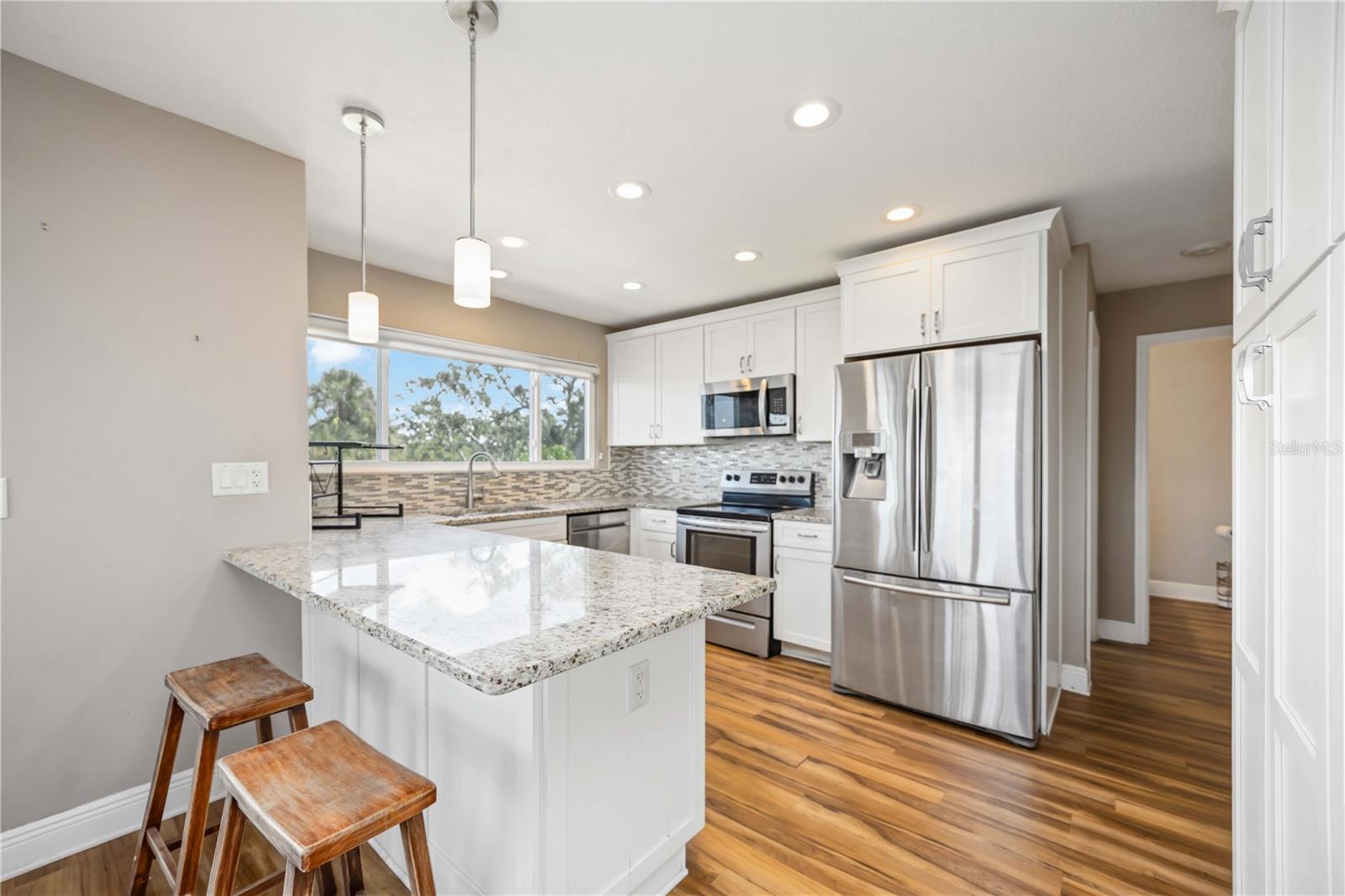 Image 19 of 66 For 1470 Bayshore Drive