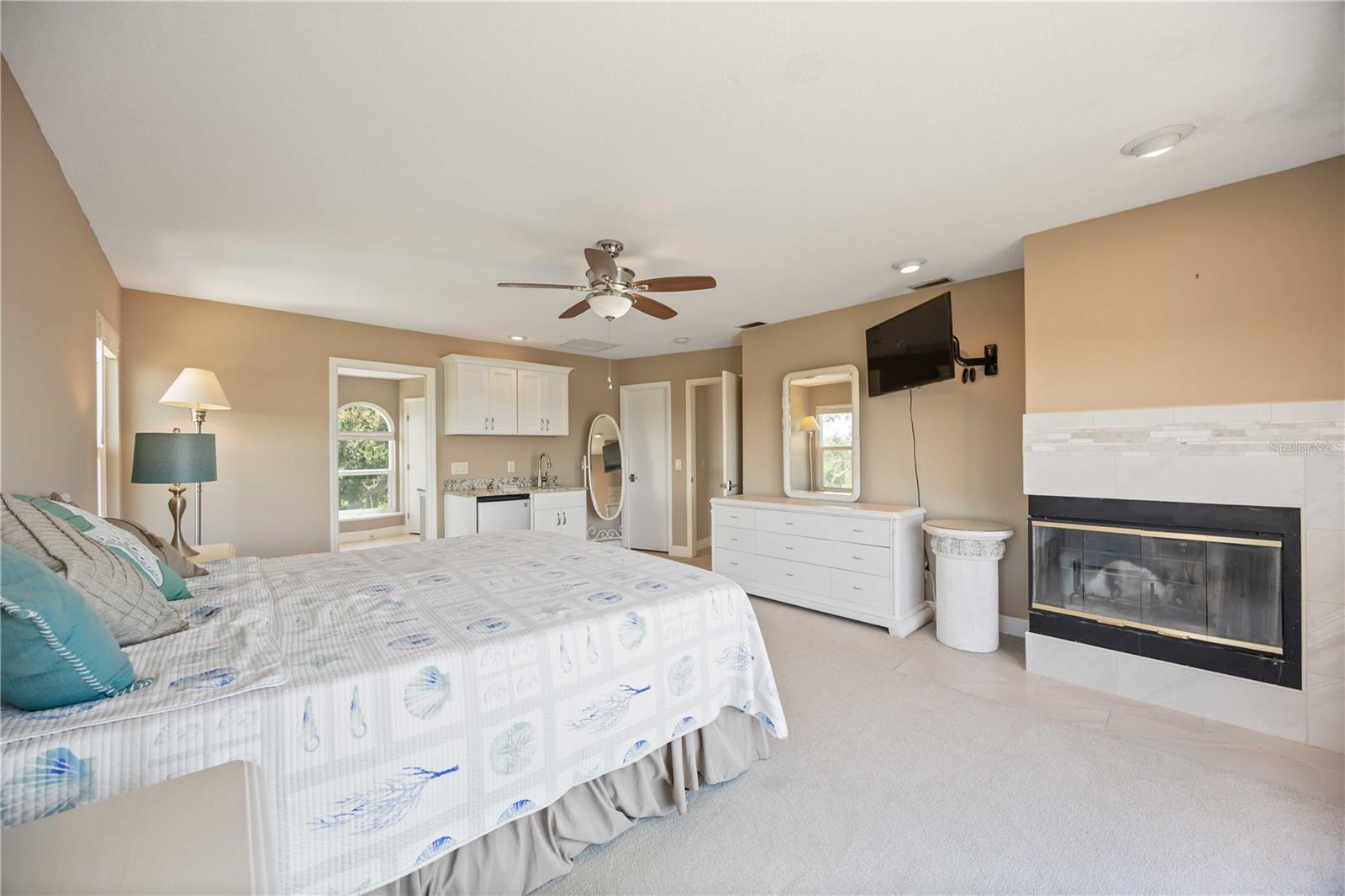 Image 30 of 66 For 1470 Bayshore Drive