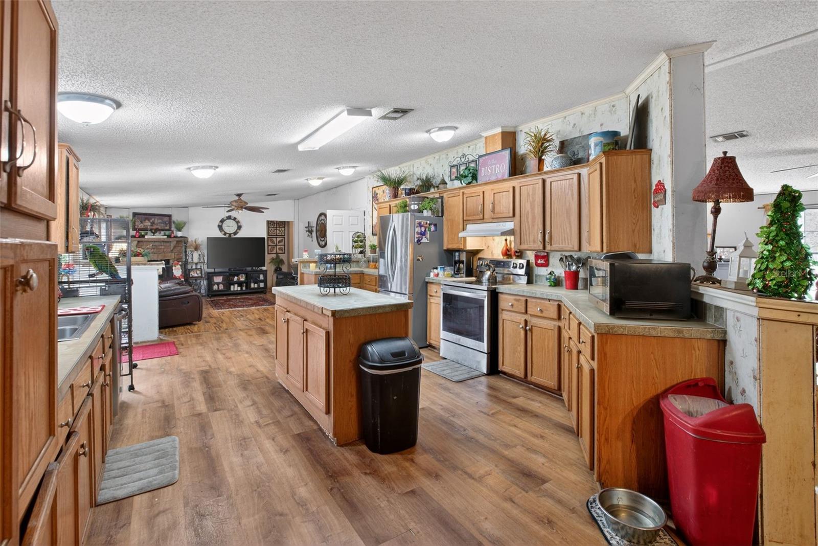 Image 11 of 51 For 41901 Pine Valley Drive