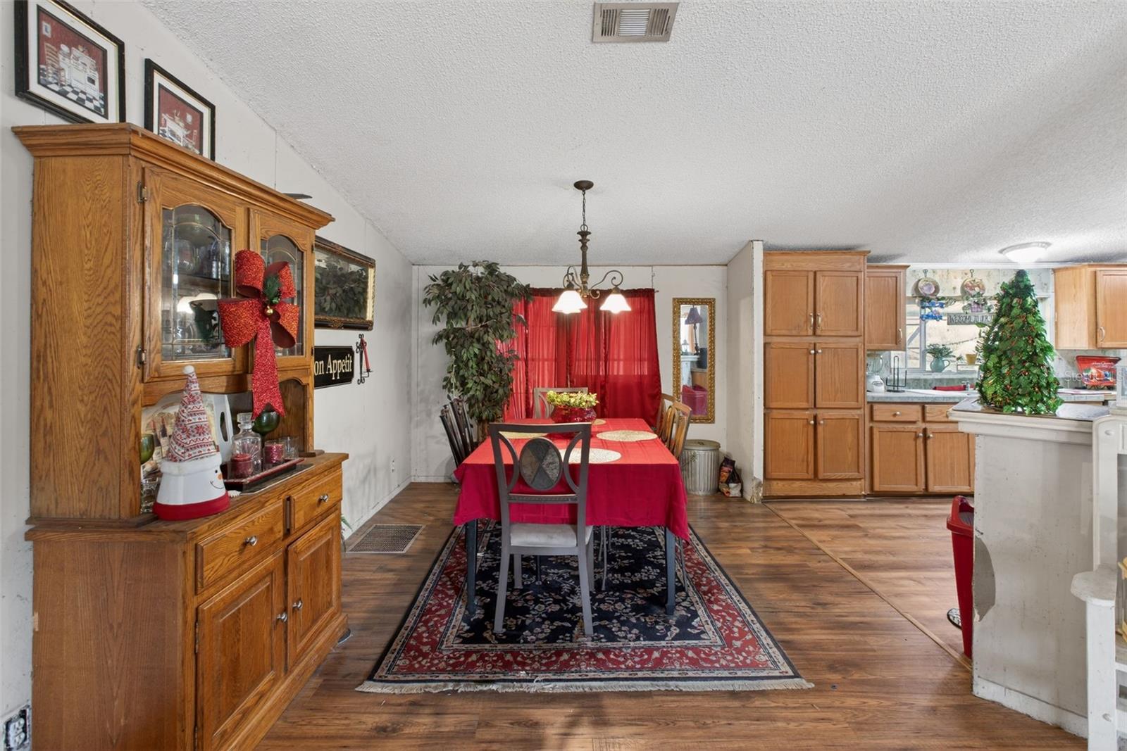 Image 14 of 51 For 41901 Pine Valley Drive