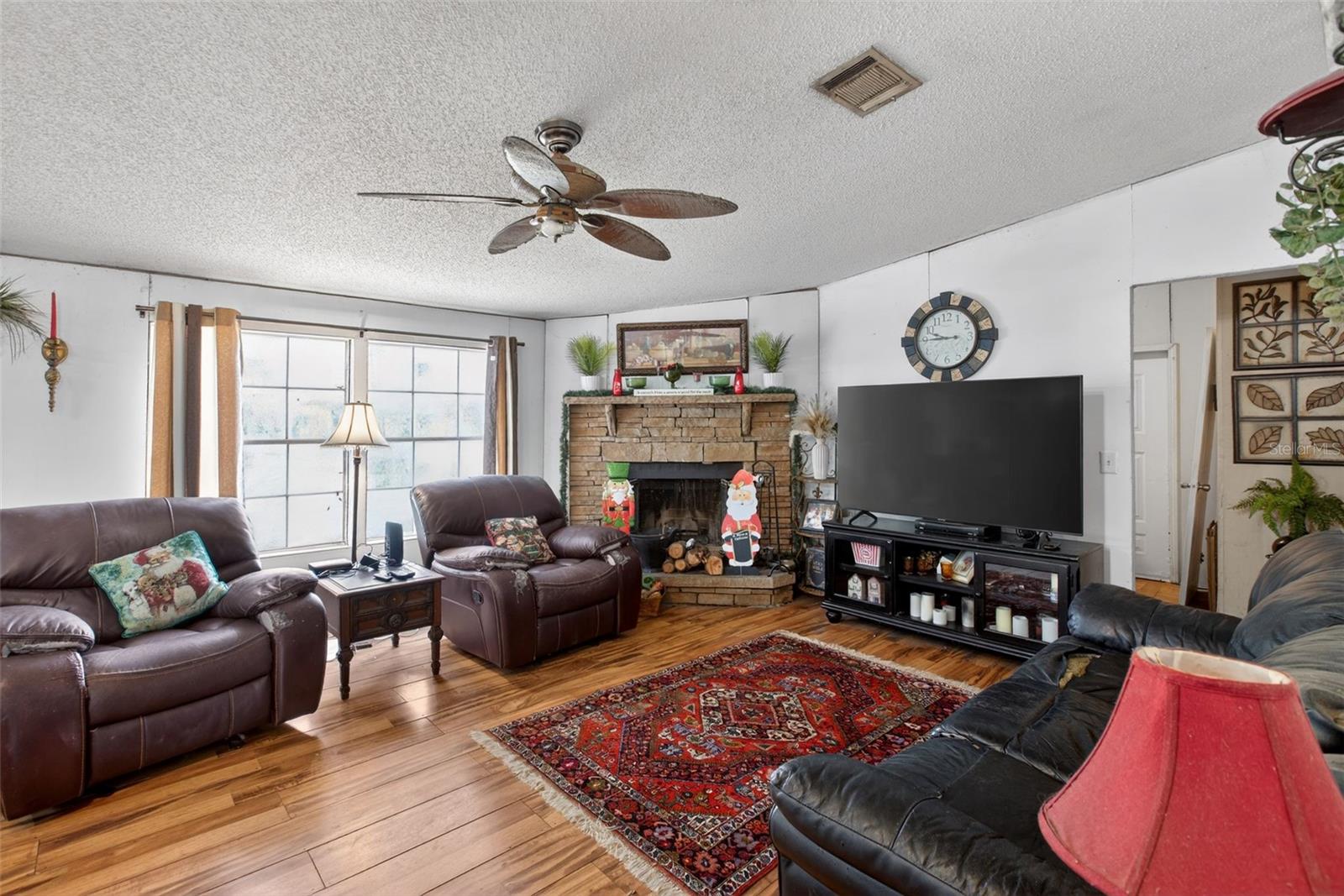 Image 17 of 51 For 41901 Pine Valley Drive